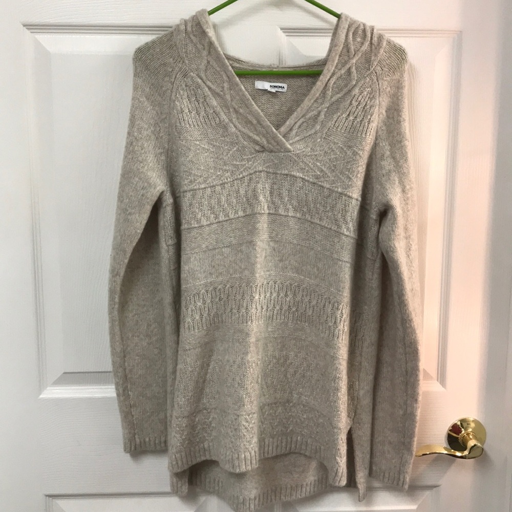 Long sleeve sweater with hood